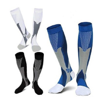 2019 Personalizado OEM novo logotipo de design masculino fornecido de fábrica de meias de futebol de algodão de alta qualidade
